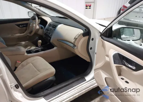 2015 Nissan Altima 2.5/2.5 S/2.5 Sl/2.5 Sv из США, поврежденный, VIN 1N4AL3AP7FN300788